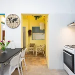 Home2book Charming With Interior Patio Апартаменты