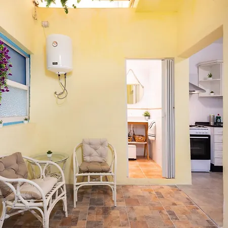 Home2book Charming With Interior Patio Appartement