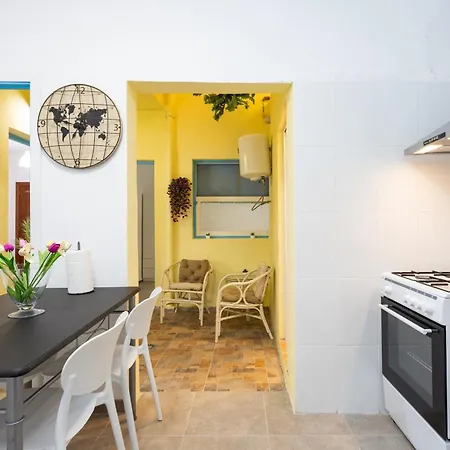 Home2book Charming With Interior Patio شقة